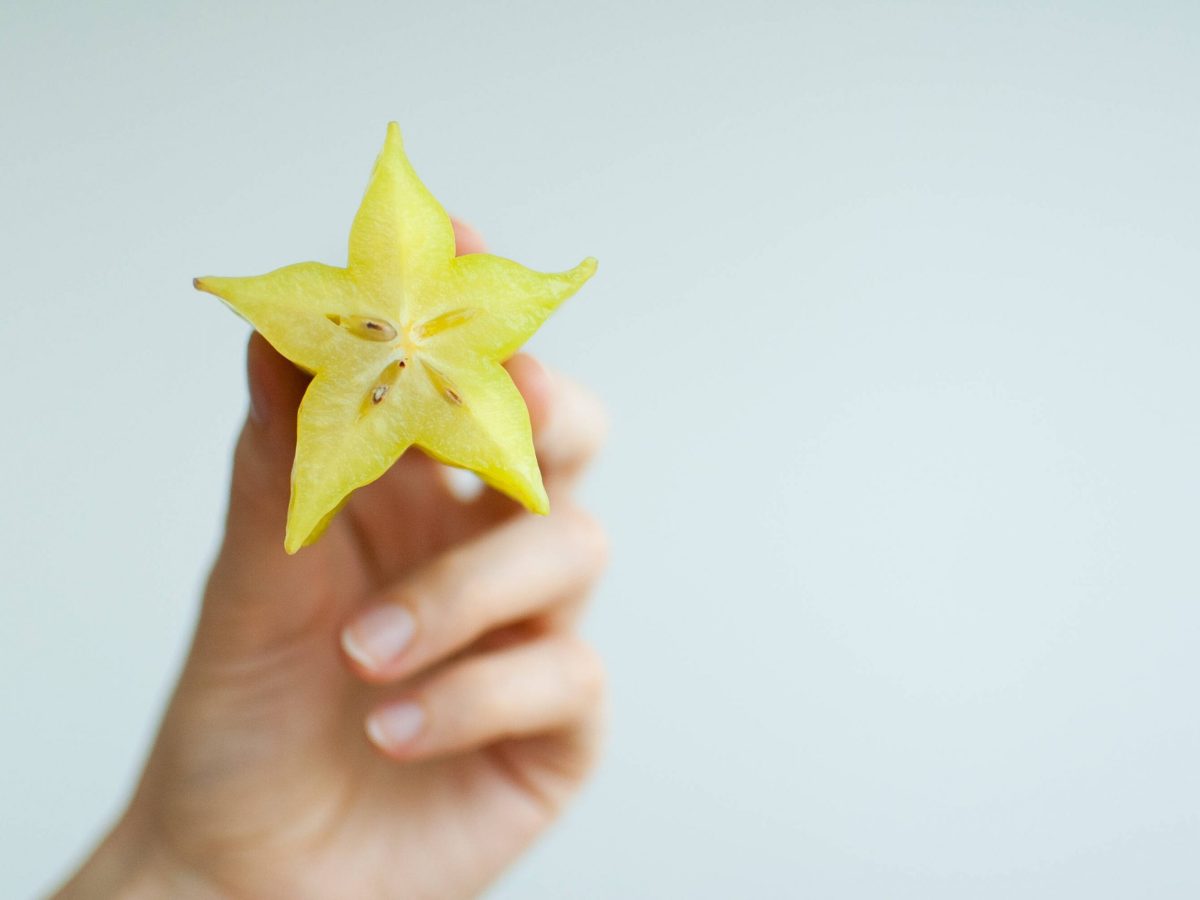 Sternfrucht gesund Hand