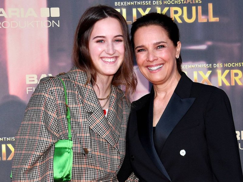 Luka Kloser und Désirée Nosbusch bei einer Filmpremiere im August 2021 in München.. © imago images/APress