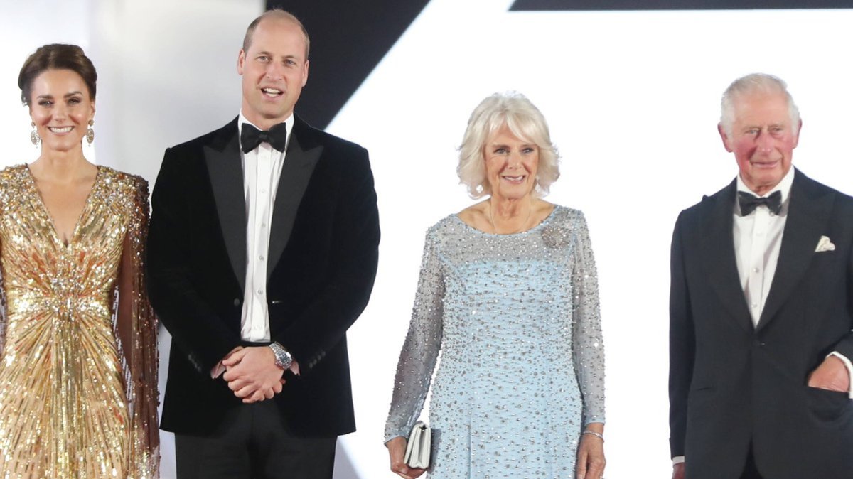 Wer folgt auf die Queen: Prinz Charles (r.) oder Prinz William?. © imago/Matrix