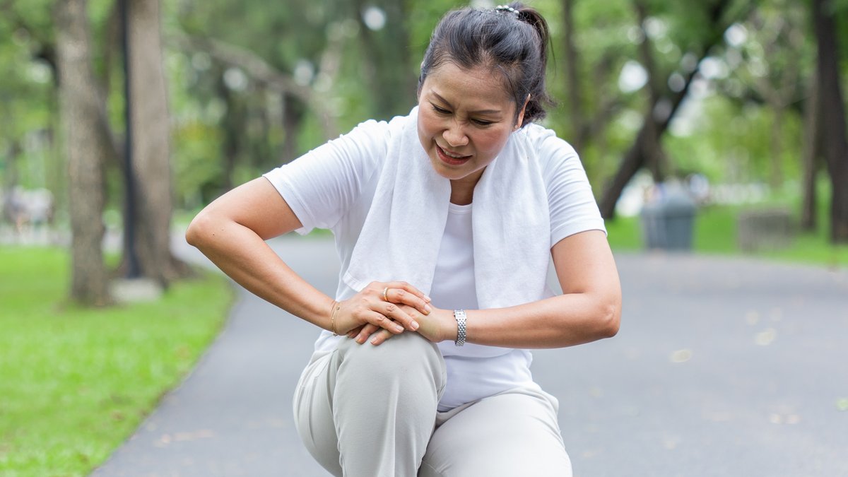 Auch Menschen im mittleren Alter können an Arthrose erkranken.. © FOTO Eak/Shutterstock.com