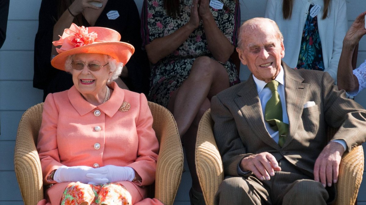 Die Queen und Prinz Philip bei einem gemeinsamen Auftritt 2018. Der Herzog von Edinburgh starb im April 2021.. © imago/PA Images