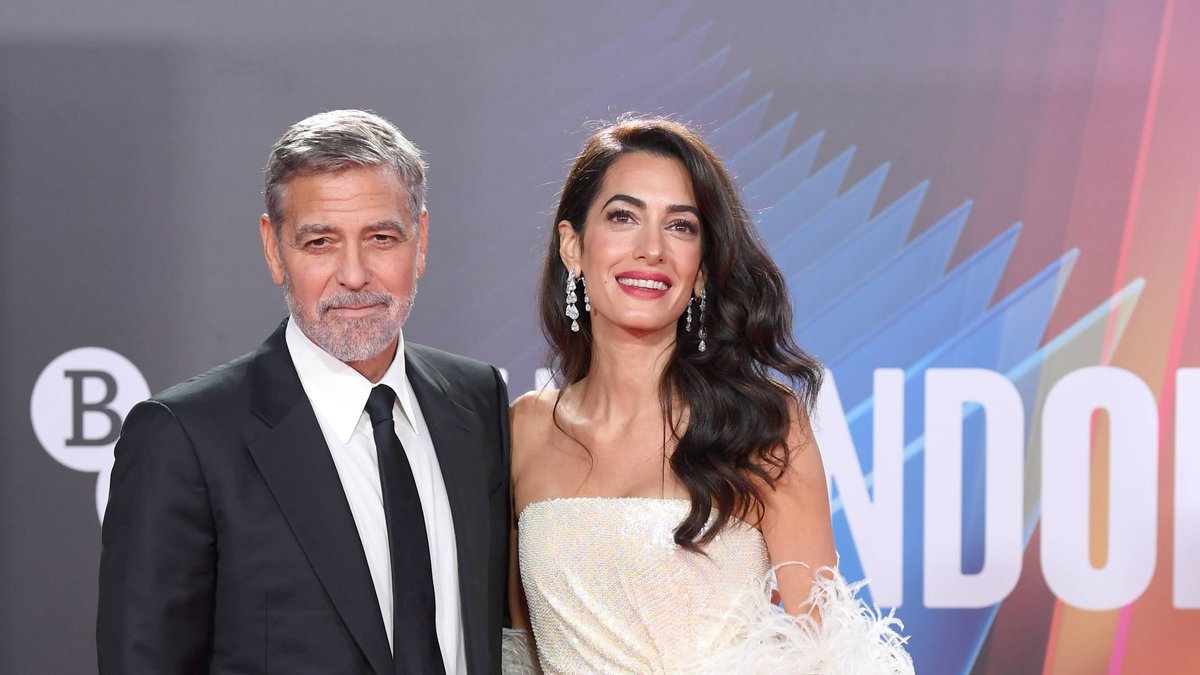 Amal und George Clooney sind erstmals gemeinsam mit einem Preis ausgezeichnet worden.. © imago/Matrix