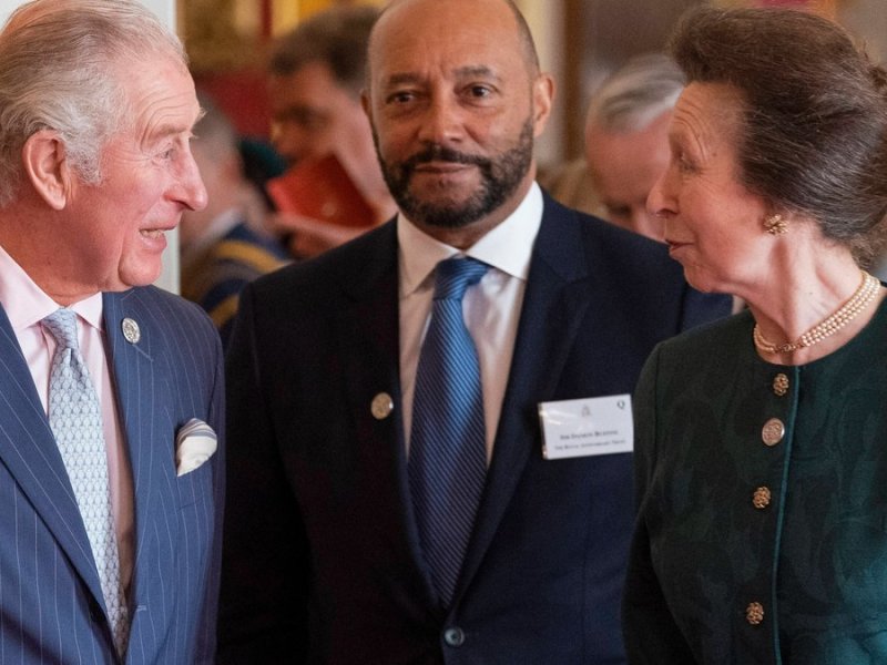 Prinz Charles und seine Schwester Prinzessin Anne bei einem Termin in London.. © imago/i Images