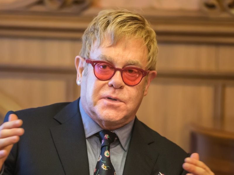 Sir Elton John hat einen Horrorflug hinter sich.. © Drop of Light/Shutterstock.com