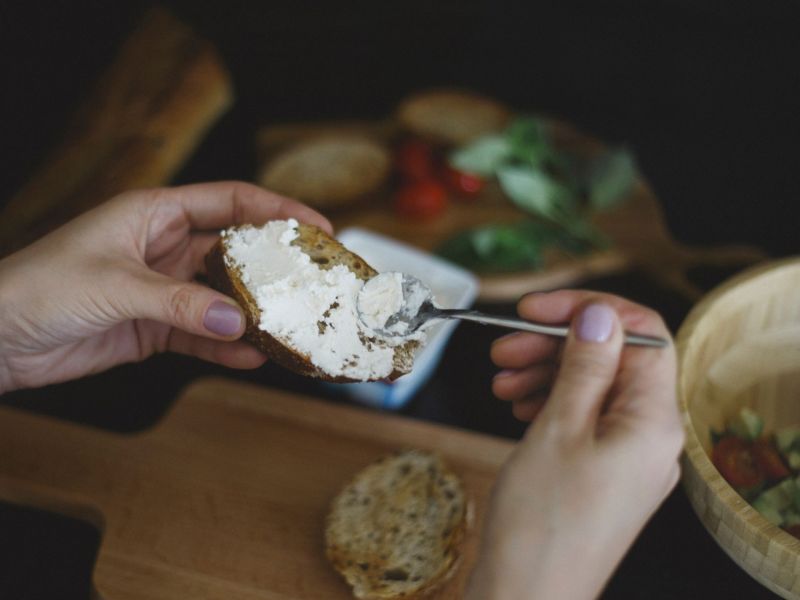 brot aufstrich hände quark