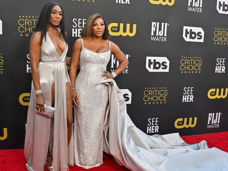 Die Tennis-Schwestern Venus und Serena Williams (r.) funkelten bei den Critics Choice Awards in Los Angeles im Silber-Doppel.. © imago/UPI Photo