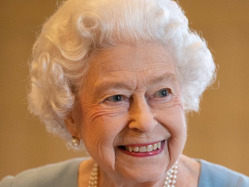 Queen Elizabeth II. hat erstmals wieder Botschafter in zwei Videoaudienzen empfangen.. © imago/i Images