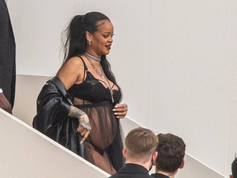 Rihanna in Dessous bei der Paris Fashion Week.. © imago/PanoramiC