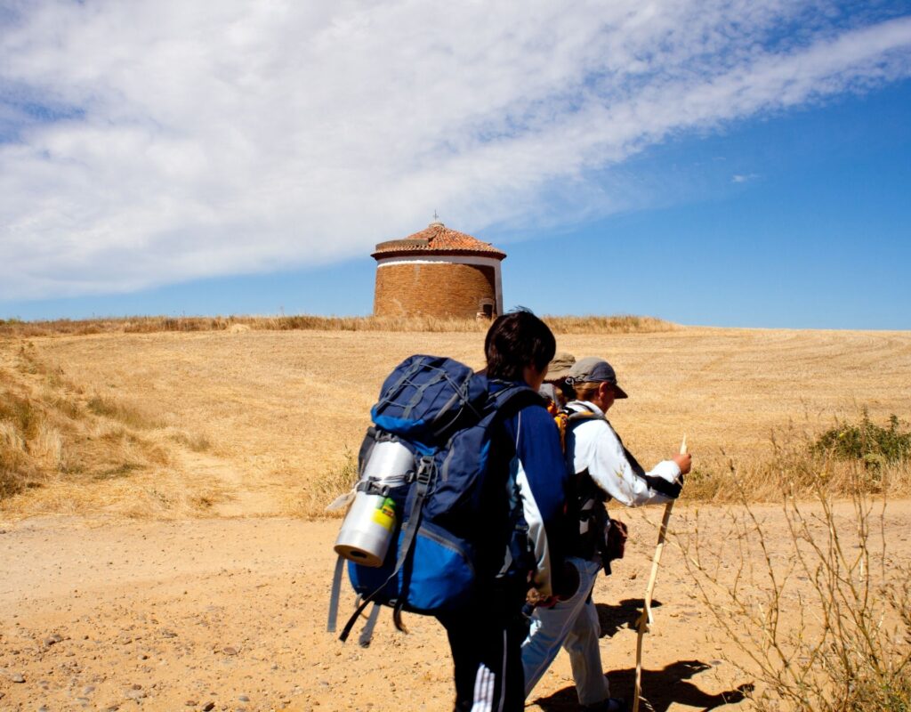 wandern frau jakobsweg 