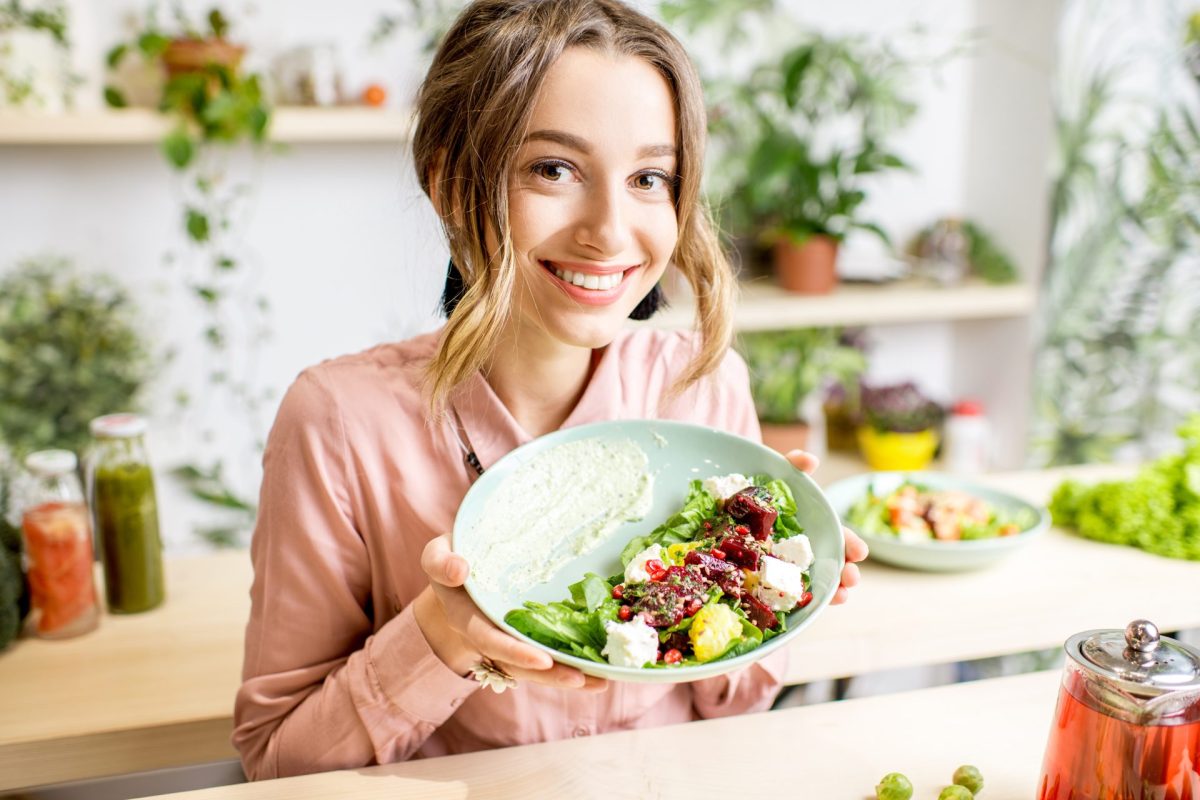 Frau veganes Essen