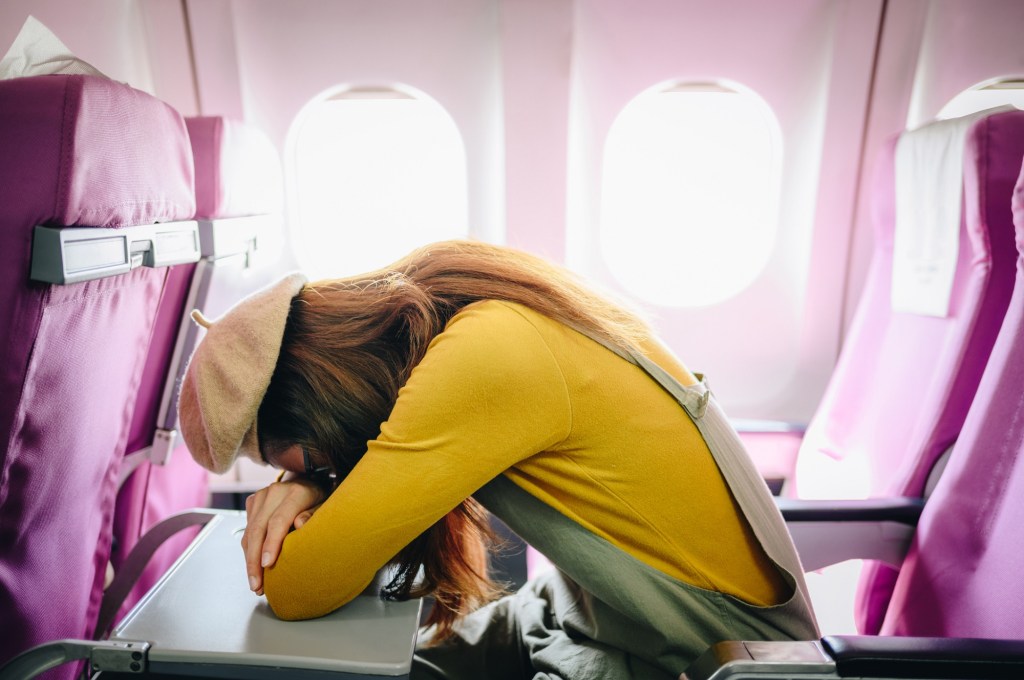 Schlafen im Flugzeug