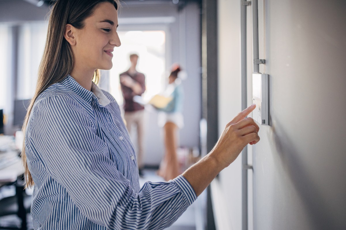 büro hitze frau warm temperatr