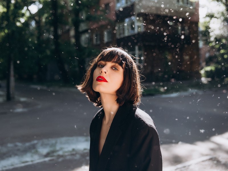 Frau mit roten Lippen