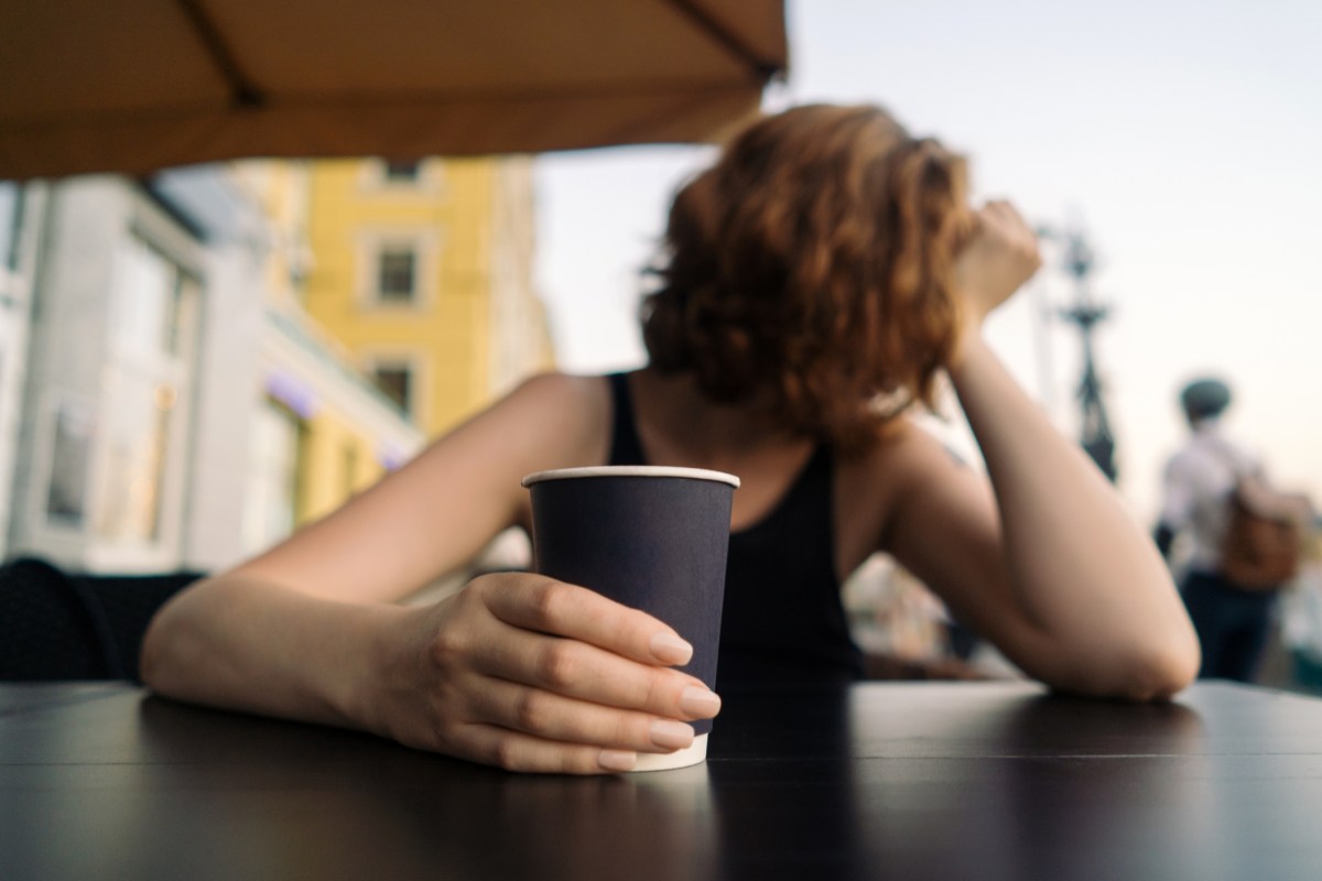 Frau Kaffee Kopfschmerzen