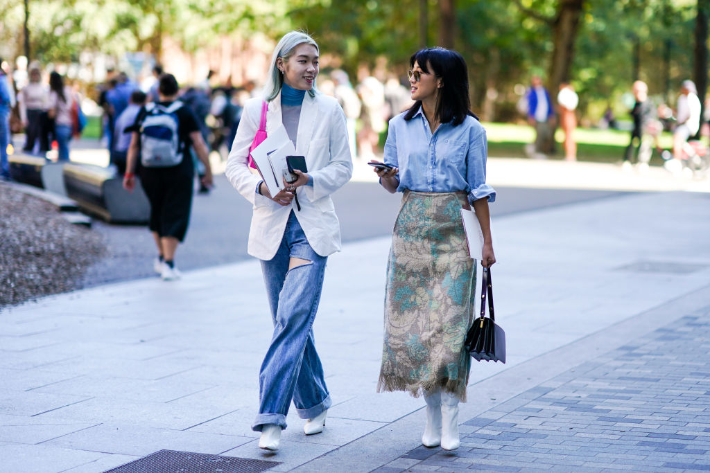 Streetstyle Foto von zwei Frauen