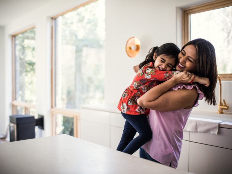 frau mit zwei kindern