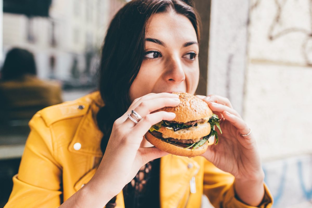 Frau Burger essen