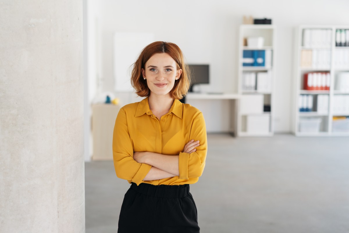 junge frau büro arbeit work