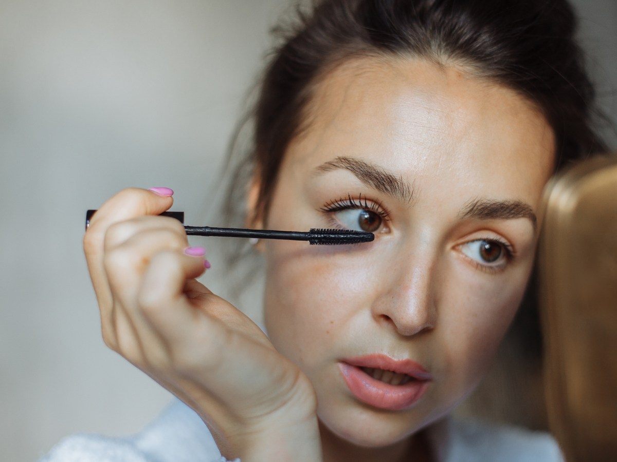 Frau Mascara Wimperntusche Make-up schminken