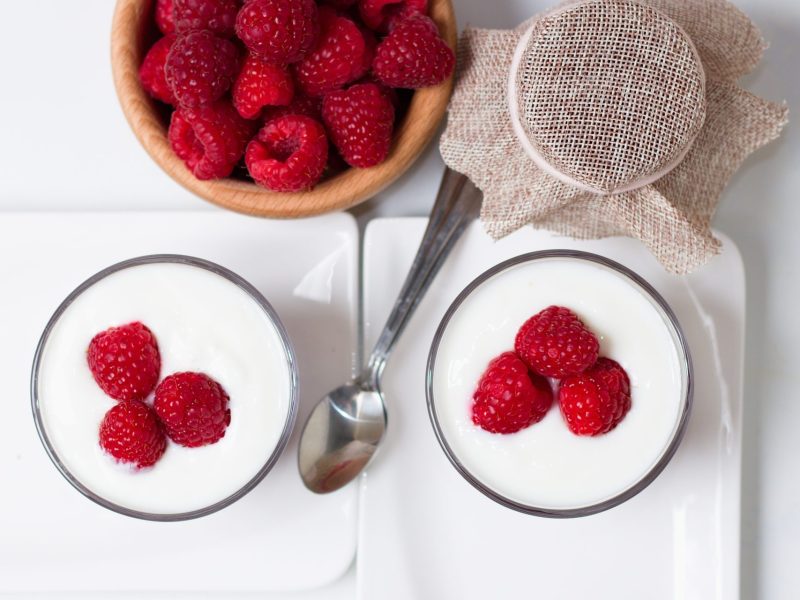 Joghurt mit Himbeeren