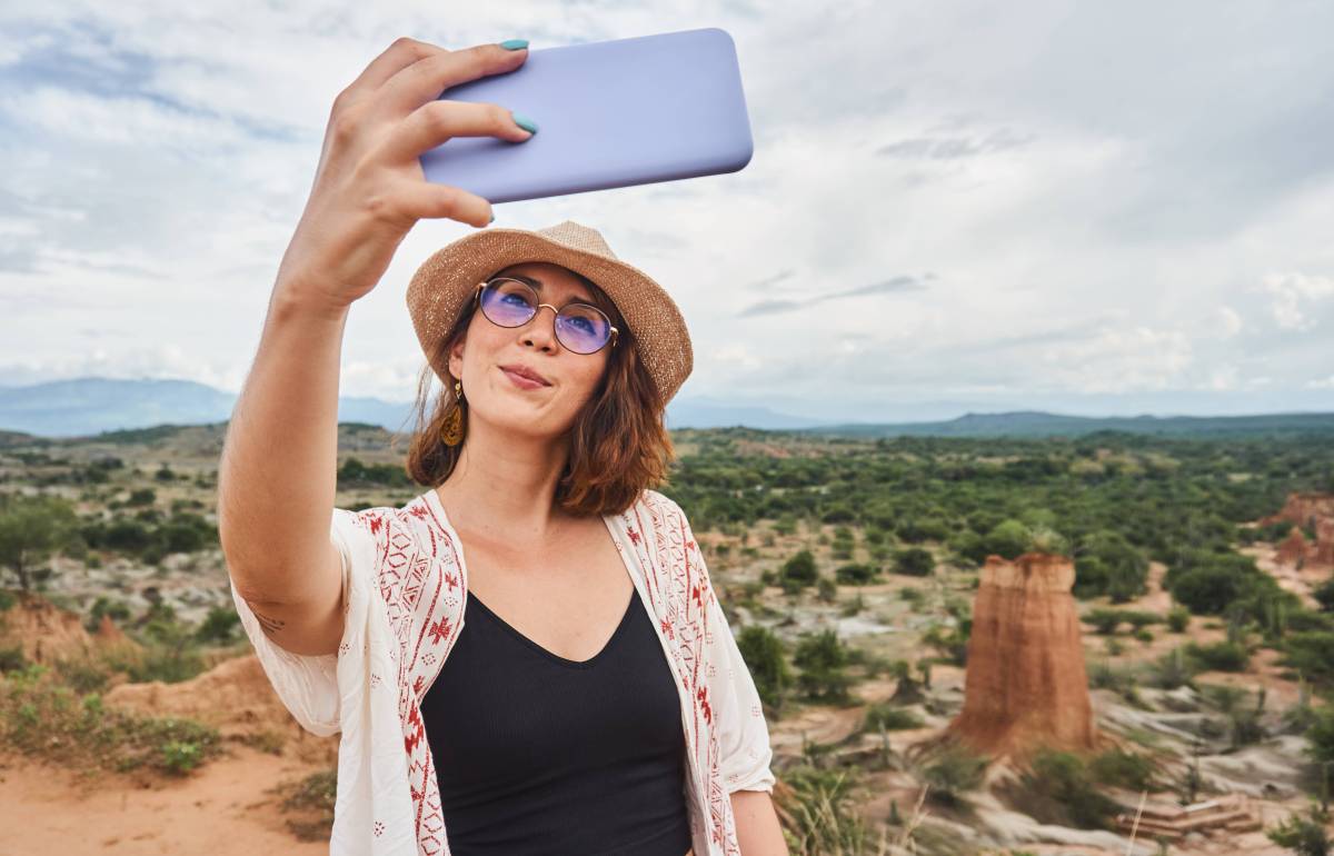 Frau mit Handy