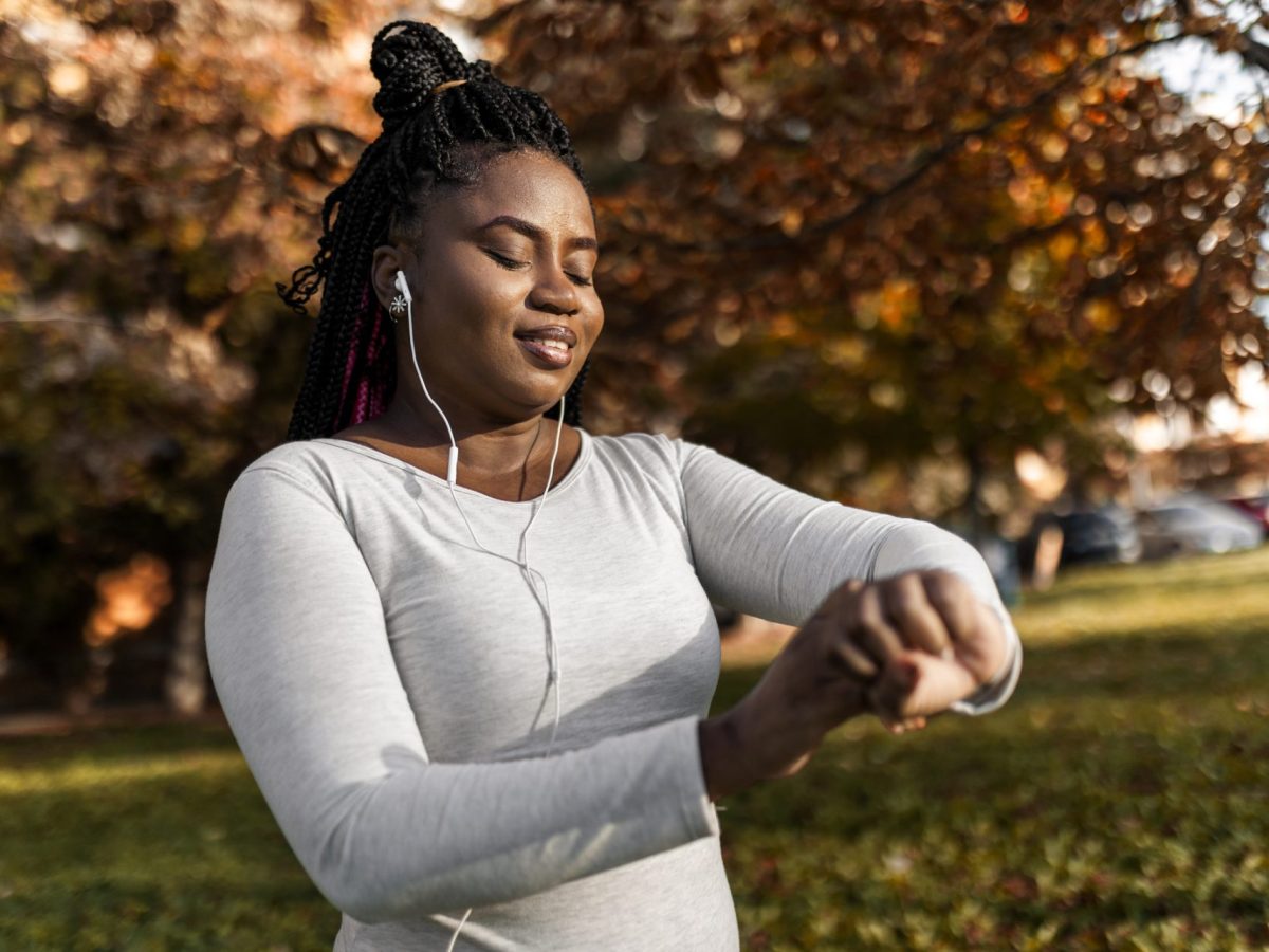 Frau Sportuhr joggen