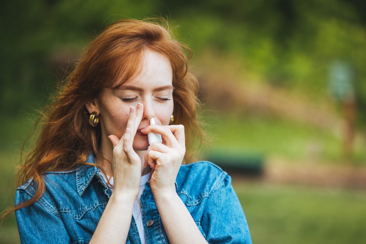 Frau Nasenspray Allergie