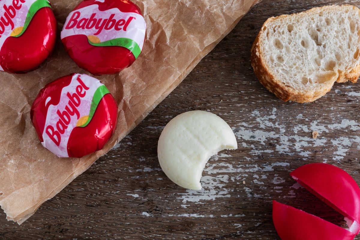 babybel cheese snack on rustic background kÃ¤se frÃ¼hstÃ¼ck essen