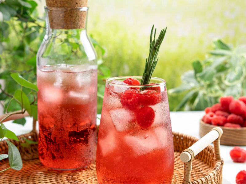 Himbeer Rosmarin Spritz: Rezept für den Sommer-Drink