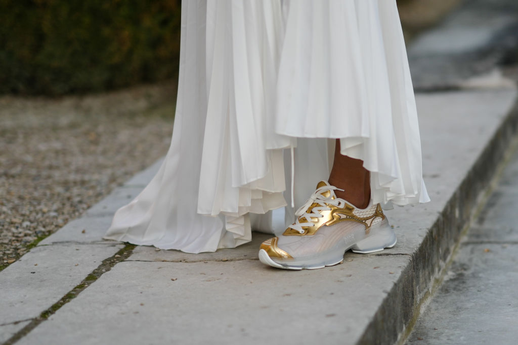 Sneaker mit Gold-Details