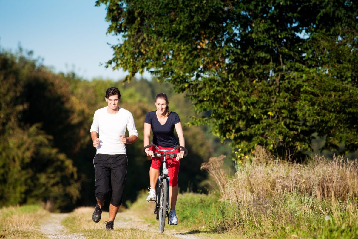 Fahrrad fahren und Joggen