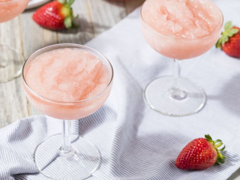 Frozé: Frozen Rosé. Wein mit Erdbeeren