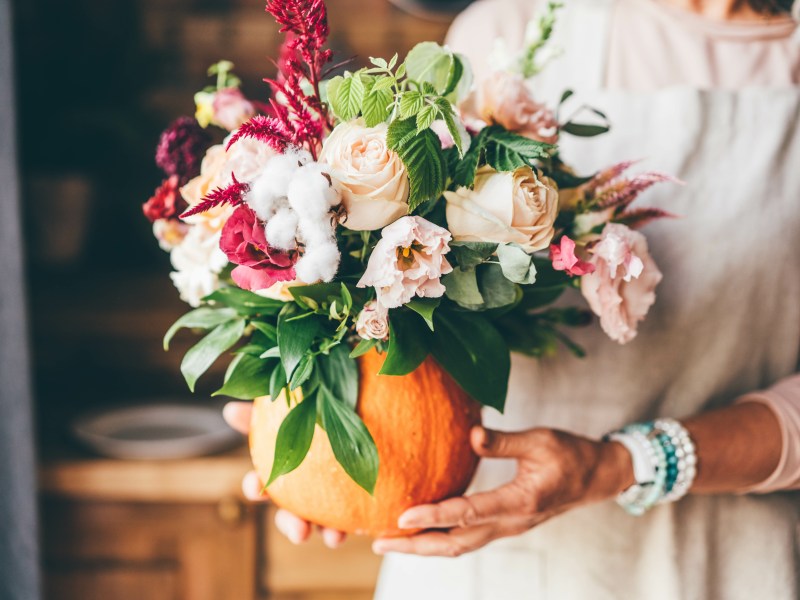 Frau mit KÃ¼rbisvase