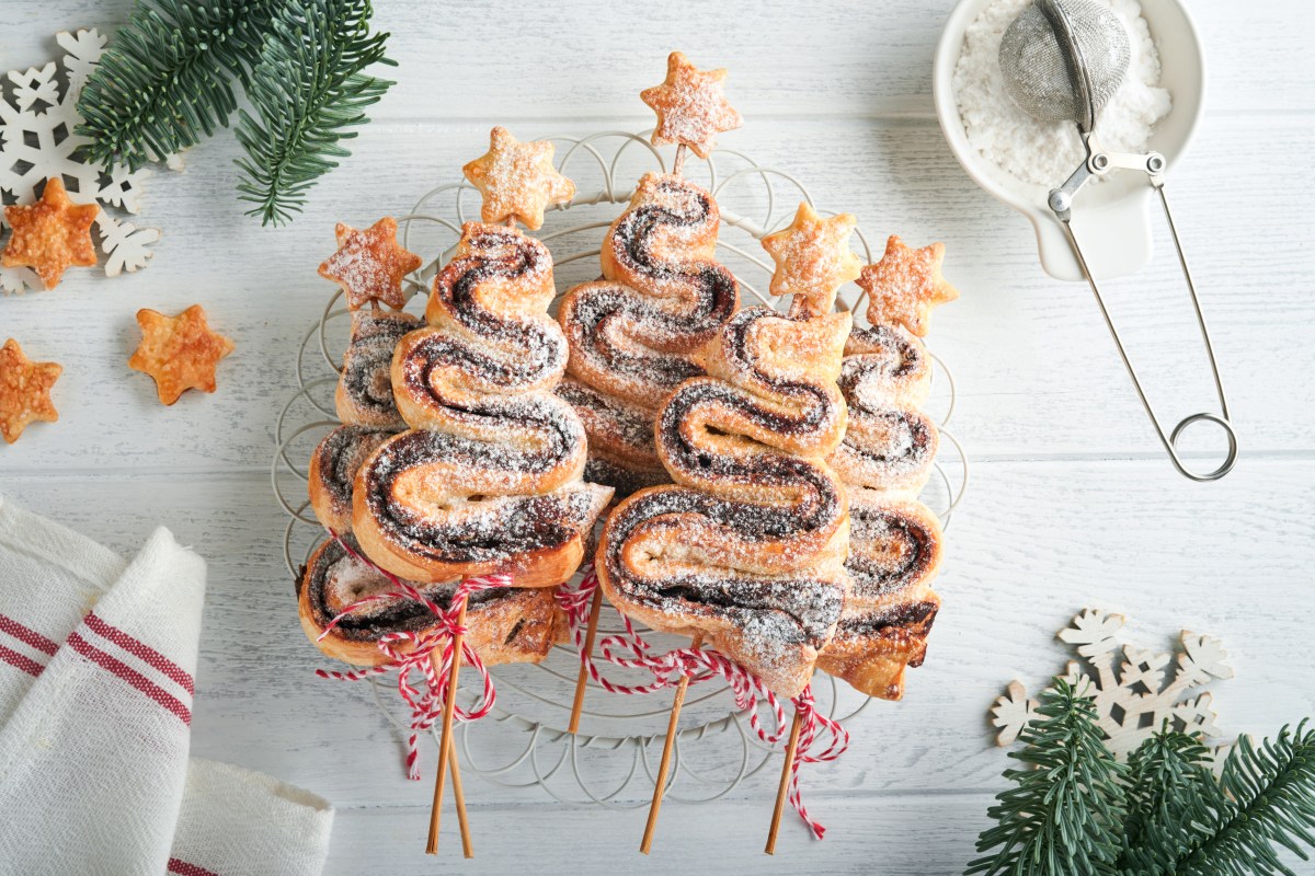 Blätterteig Weihnachtsbäume mit Biscoff oder Nutella