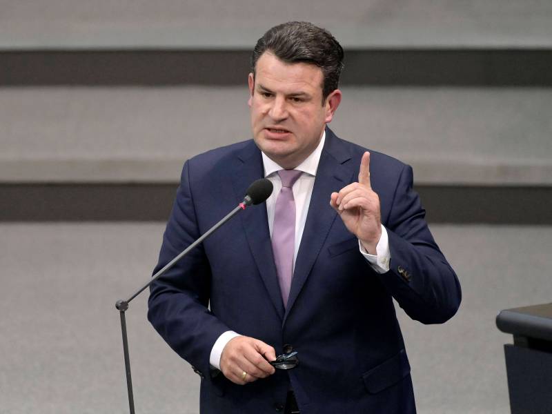 Arbeitsminister Hubertus Heil wÃ¤hrend einer Sitzung im Bundestag.