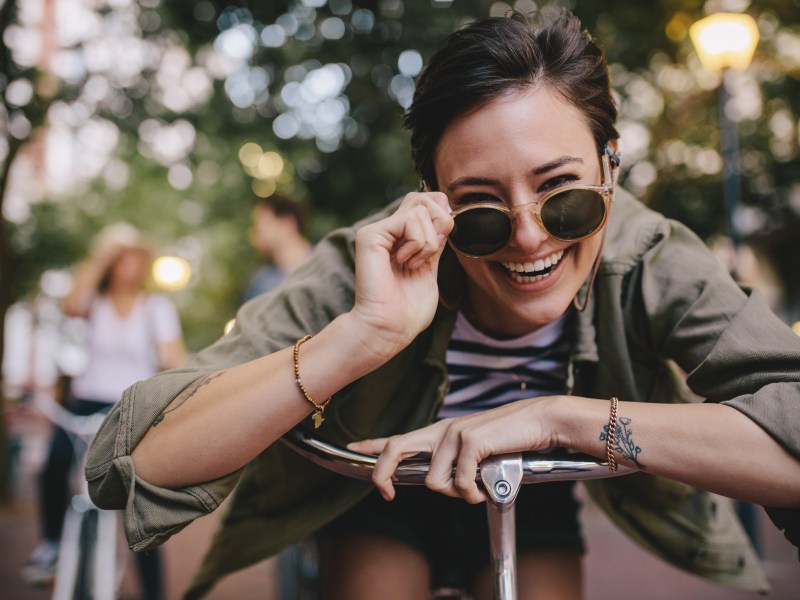 Wohnort beeinflusst Psyche Frau auf Fahrrad