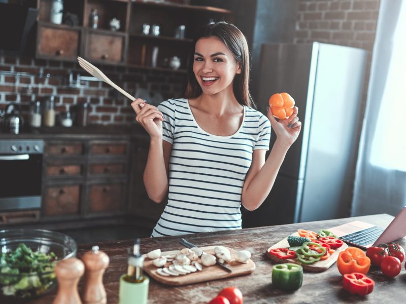 Frau kochen