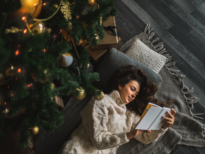 Weihnachten allein unter dem Baum lesen