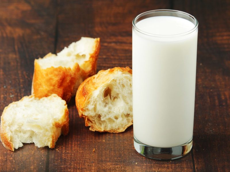 Milch, helle Brötchen