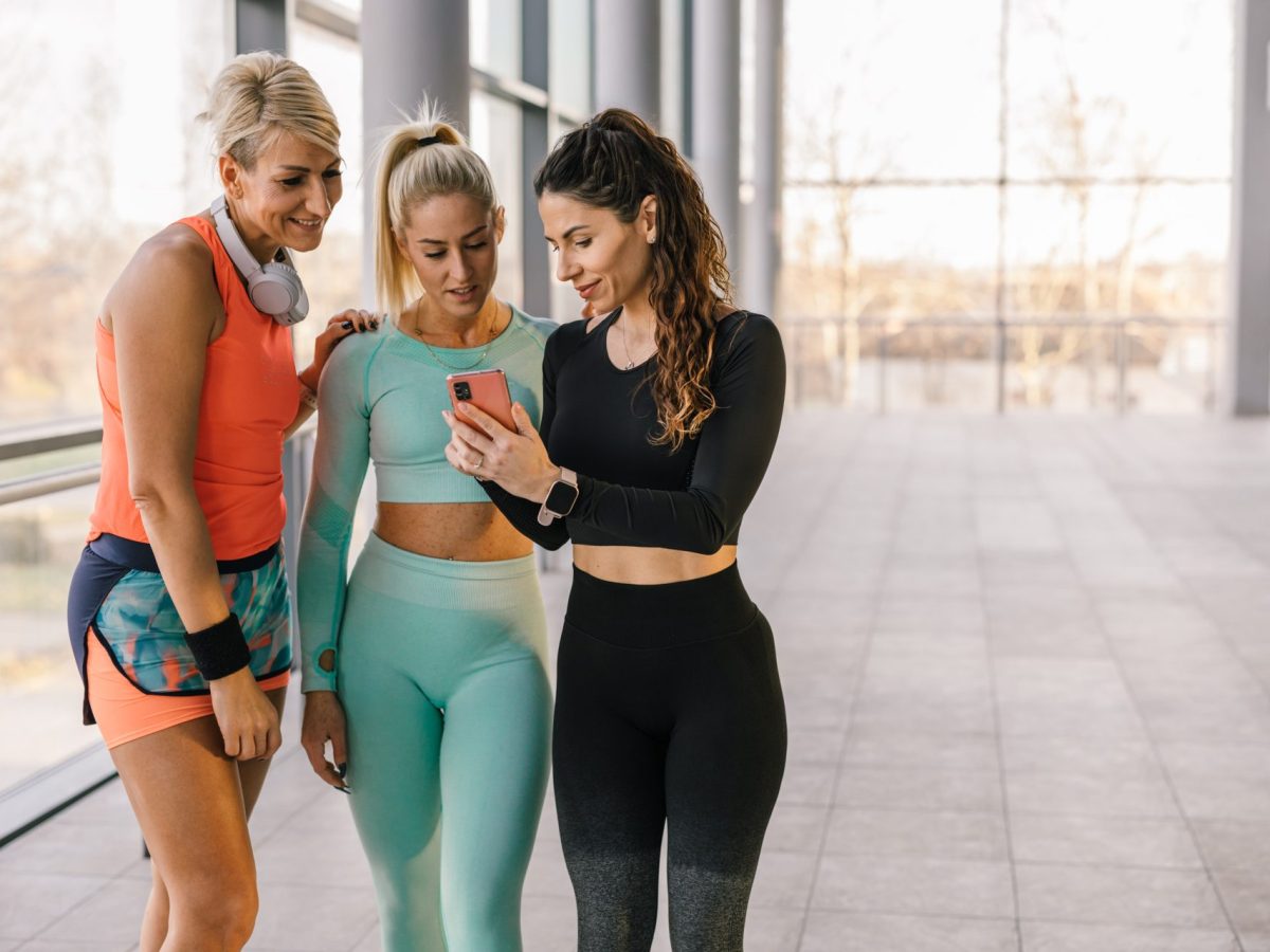 Drei Frauen im Gym Outfit.