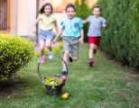 Ostereier im Garten suchen