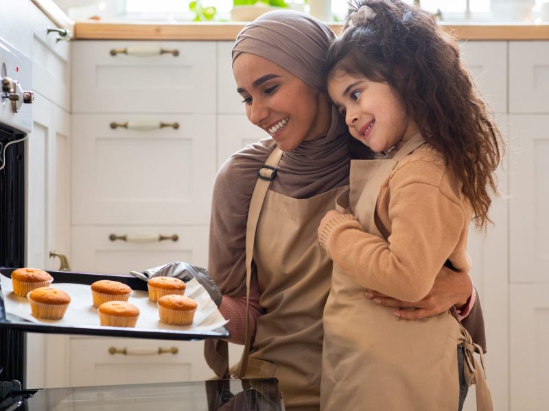 Mutter Tochter backen