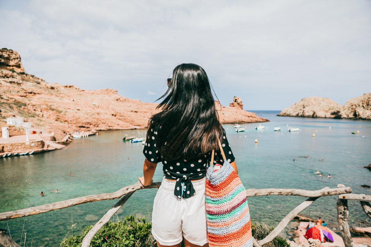 Ferienwohnungen am Meer sind oft teuer und schnell ausgebucht. Mit diesen 4 Tipps findest du echte Schnäppchen.