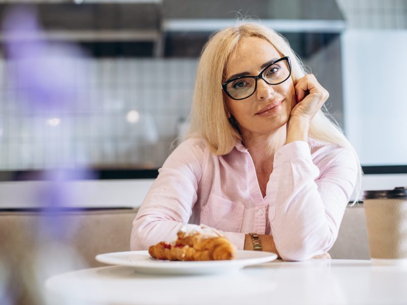 Frau Croissant essen