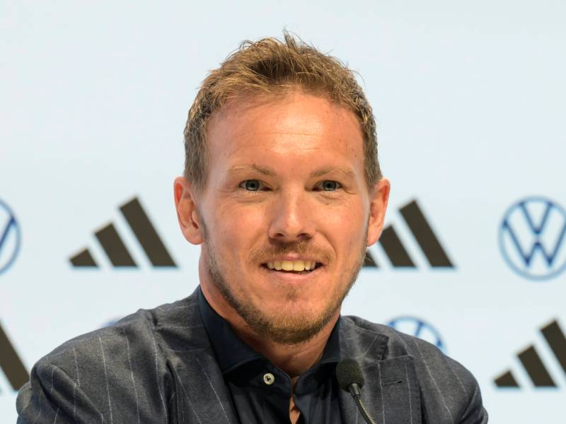 FuÃŸballbundestrainer Julian Nagelsmann bei einer Pressekonferenz.