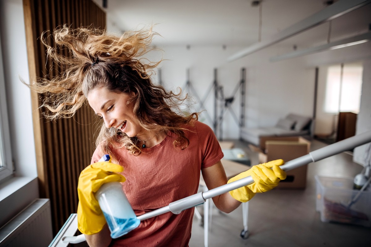 Schwierig zu reinigende Alltagsgegenstände: Dafür kann man ein Cent- Artikel zweckentfremden, der alles wie neu glänzen lässt.