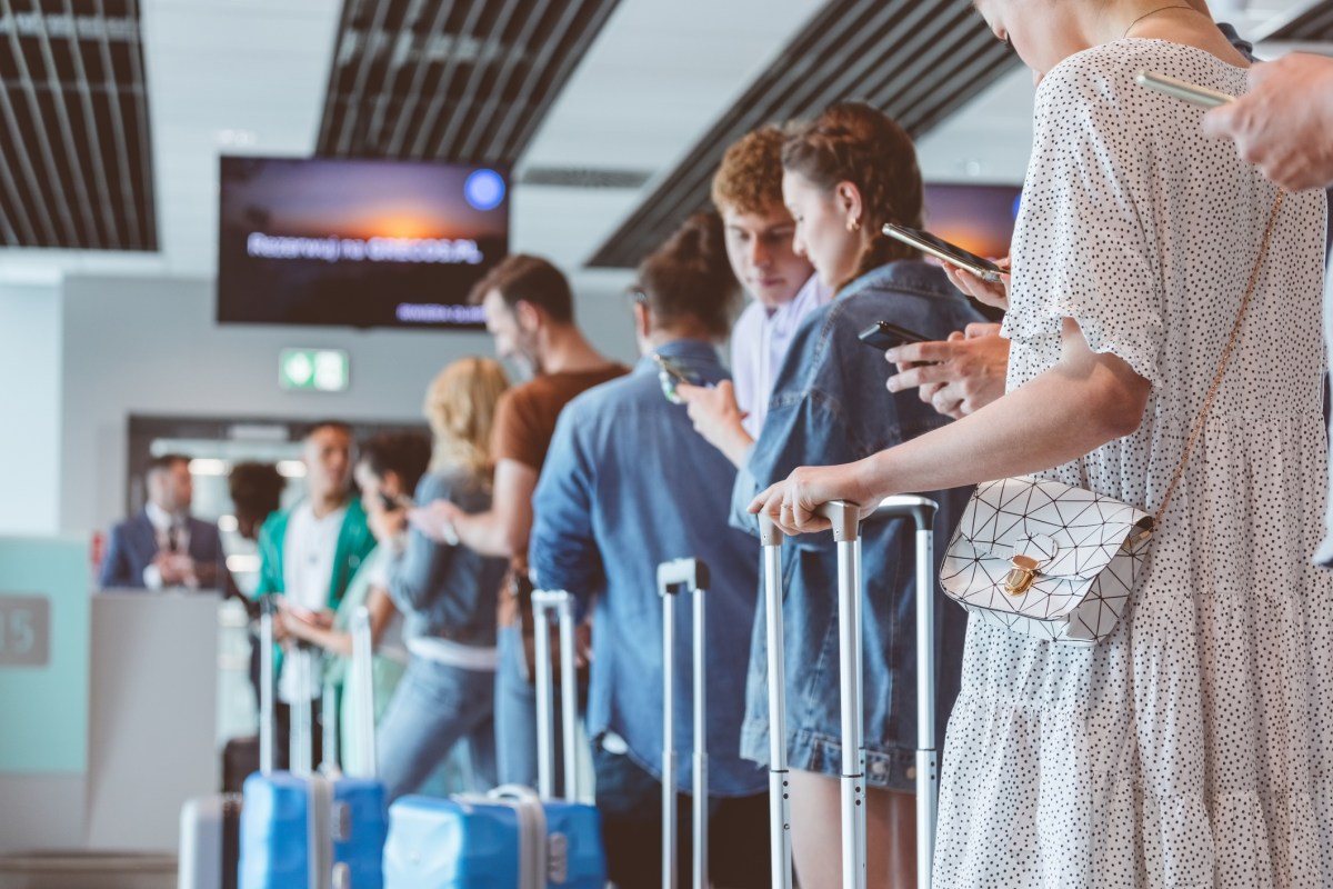 Einfache Tricks mit denen du schneller durch die Kontrolle am Flughafen kommst.