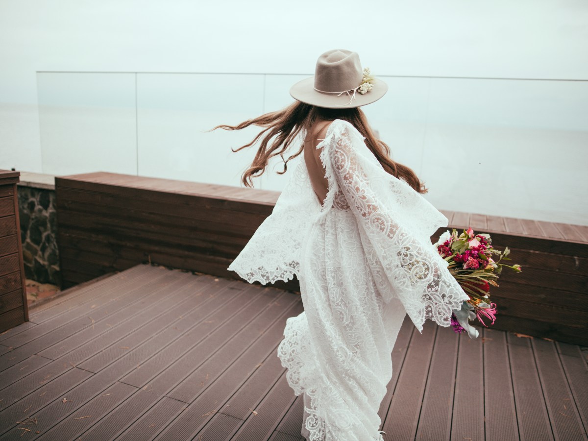 Boho Hochzeitskleider: Die Hippie Vibes sind vorprogrammiert