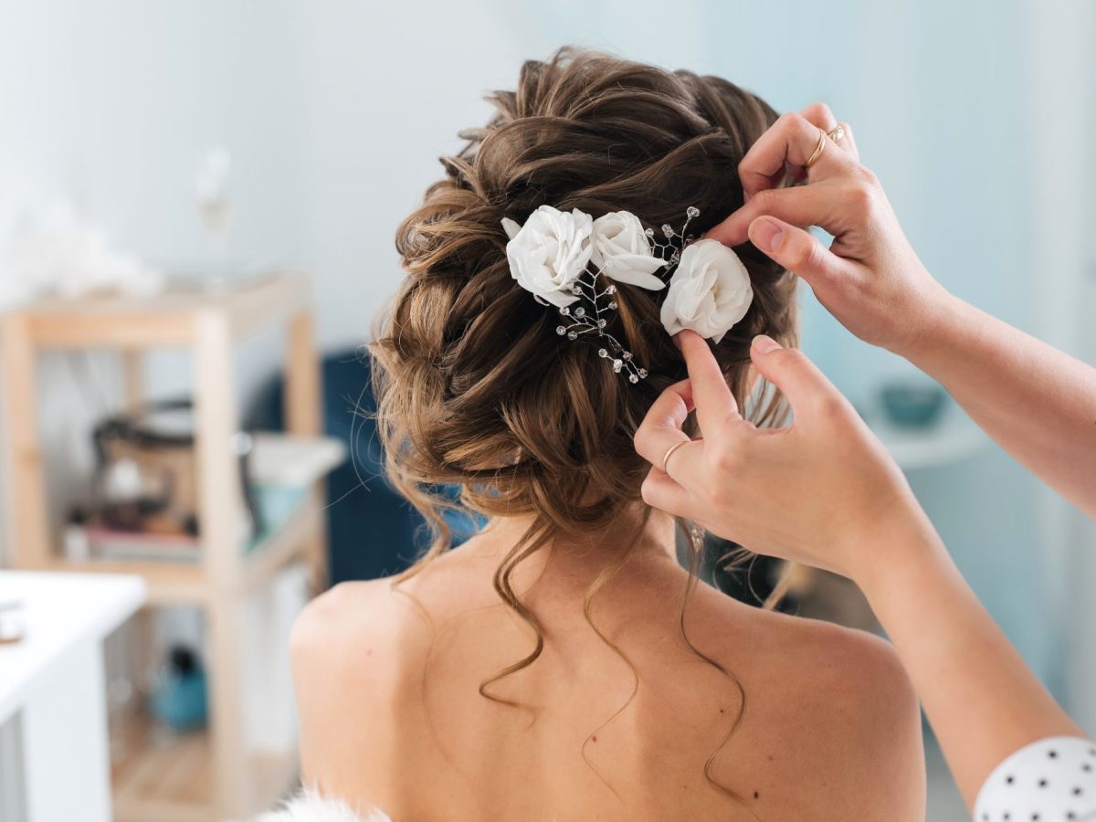 Hochsteckfrisuren: 8 zauberhafte DIY-Looks für deine Hochzeit