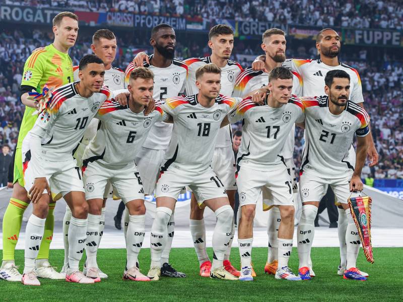 Die deutsche FuÃŸball-Nationalmannschaft zu Beginn des Spiels gegen Schottland.